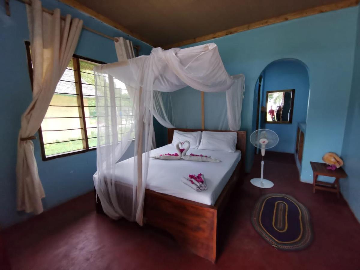 Afro Whale Shark Safari Bed & Breakfast Kilindoni Exterior photo